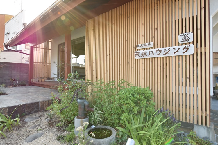 福岡注文住宅リフォーム末永ハウジング自然素材木と漆喰の家